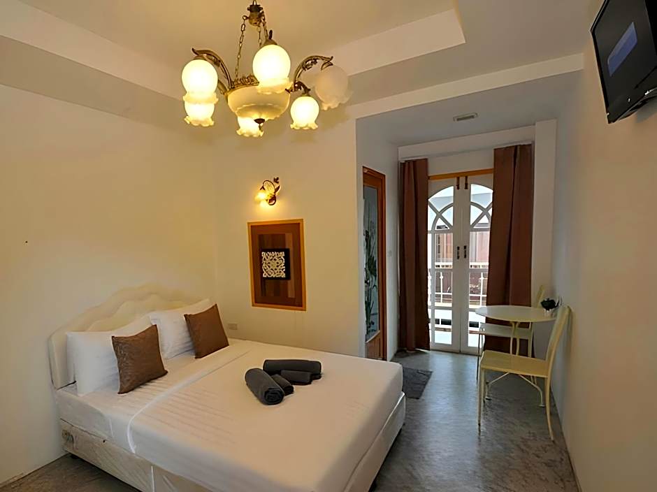Sidewalk Boutique Hotel