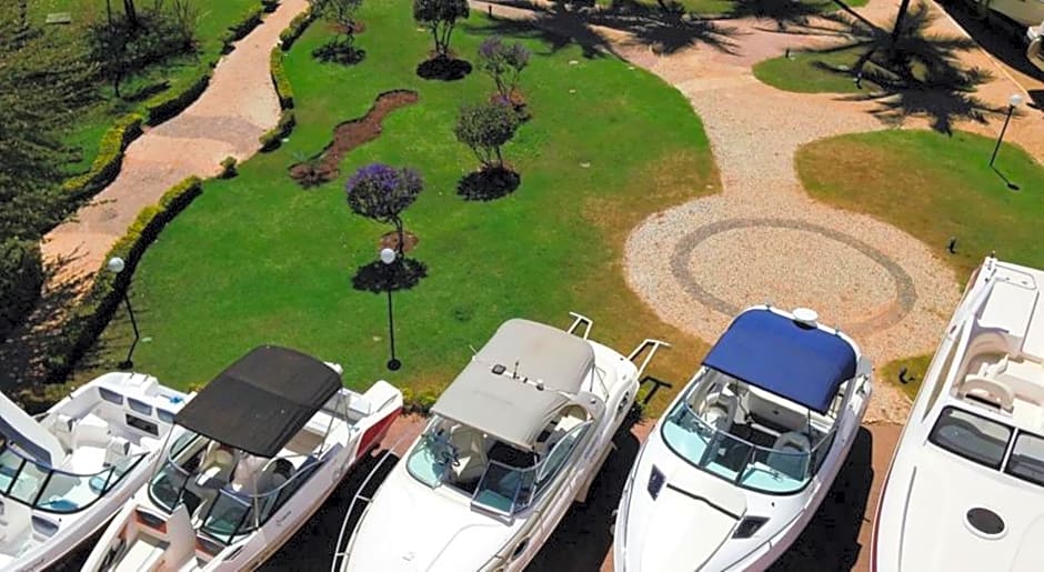 Lake Side Apart Hotel