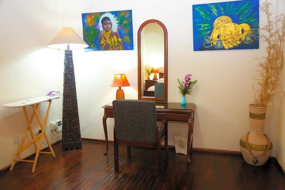 Coconut Grove Regency Hotel