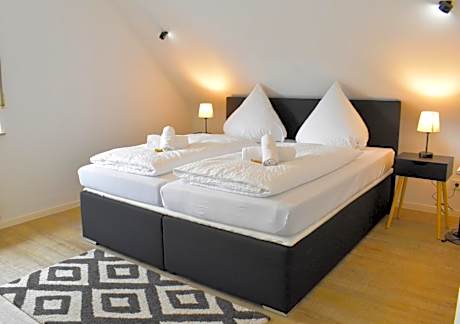 Apartment with Mountain View