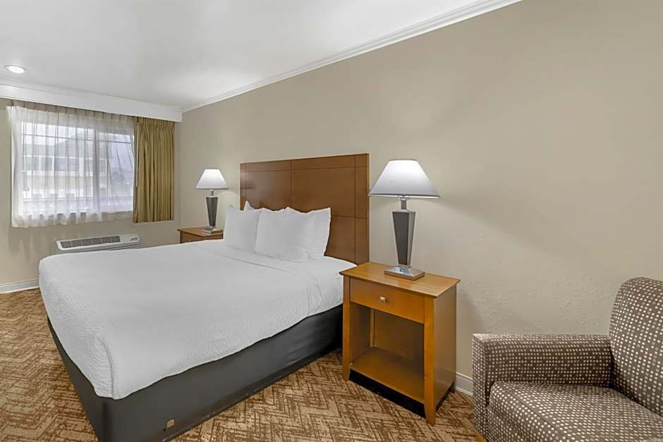 Best Western Plus Northwoods Inn