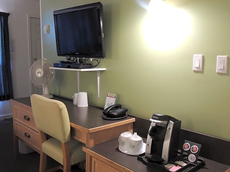 100 Mile Motel & RV Park