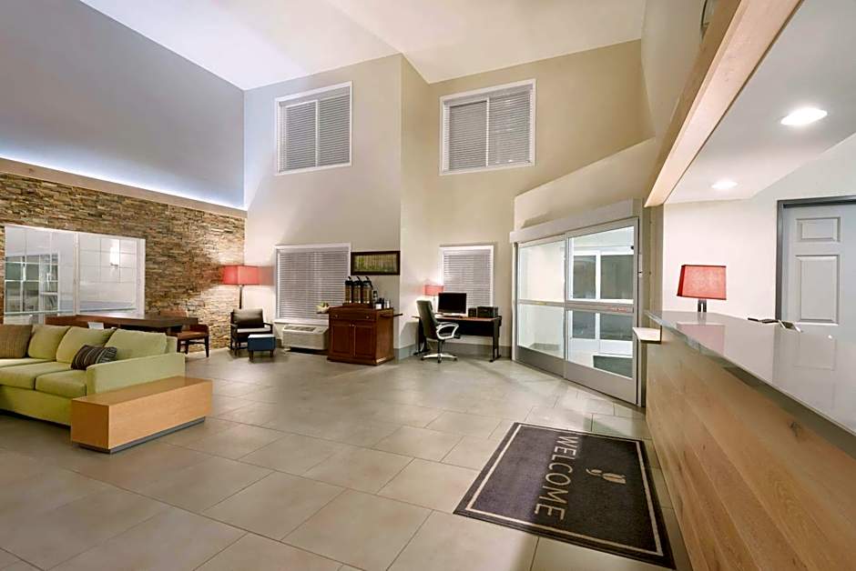 Country Inn & Suites by Radisson, Chippewa Falls, WI