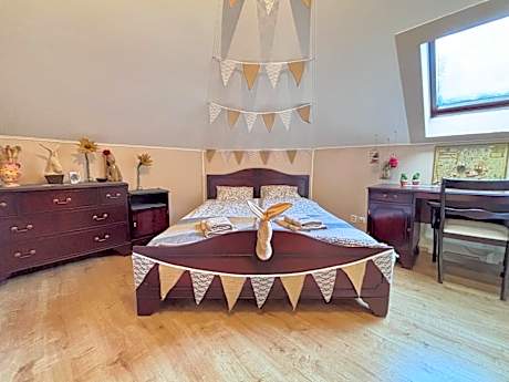 Rabbit's Loft - 2 Bedrooms, Theme Room, Free Parking
