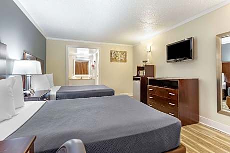 2 Double Beds, Smoking