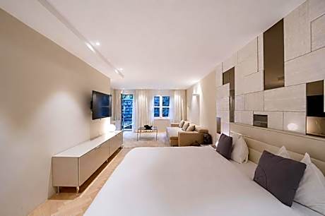 Senior Studio Apartment with Kitchenette