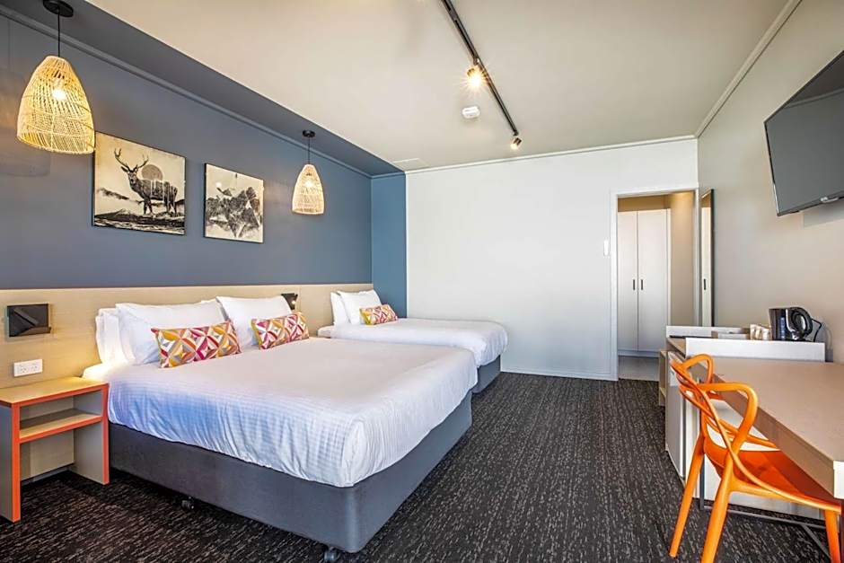 Nightcap at Monash Hotel