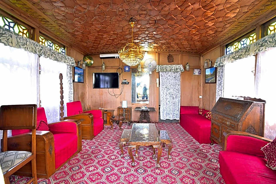Golden Hopes Group of Houseboats
