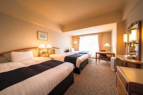 Twin Room with Extra Bed - Non-Smoking