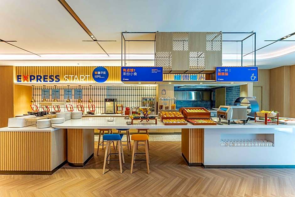 Holiday Inn Express Wuxi East Station By IHG