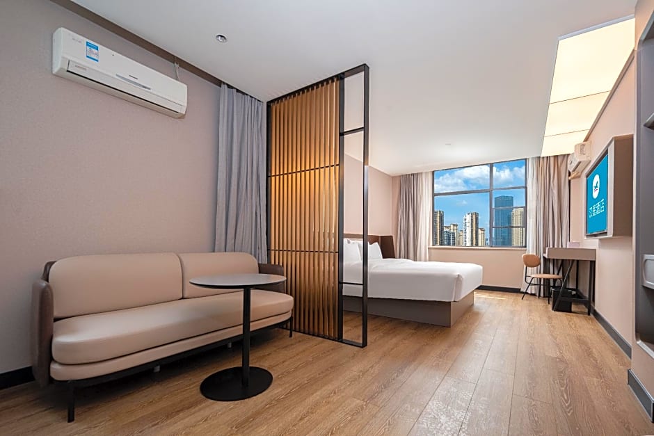 Hanting Hotel Wuhan Hongshan Square Metro Station