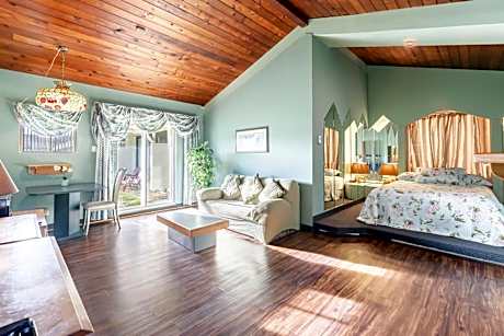 Queen Suite with Spa Bath