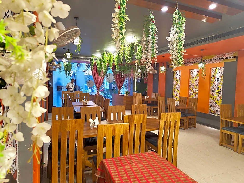 Goroomgo Ashoka Grand Varanasi Indian Only near Railway Station