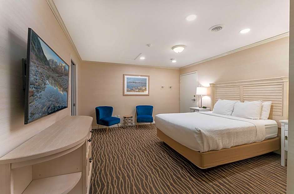 Photo 1 of 5 of 1 Queen Bed