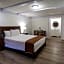 Spinnaker Inn of Naples