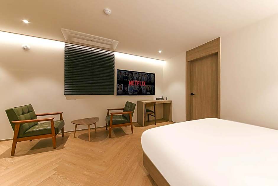 Hound Hotel Jeonju Deokjin