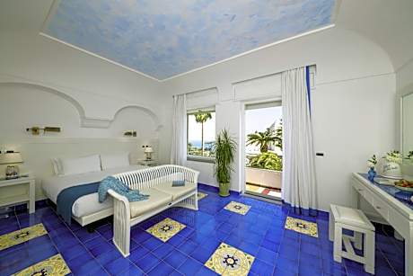 Superior King Room with Balcony and Sea View - Non-Smoking