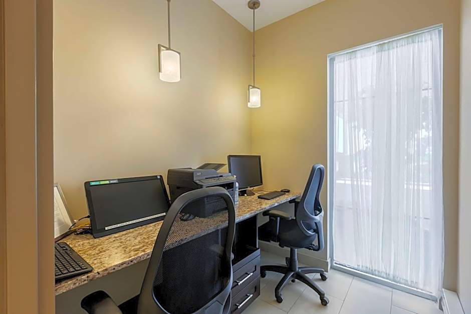 Best Western Plus Walkerton East Ridge Hotel