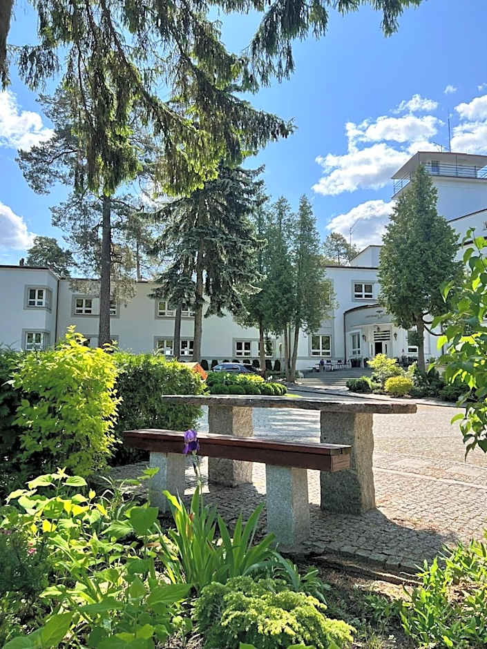 Oficerski Yacht Club