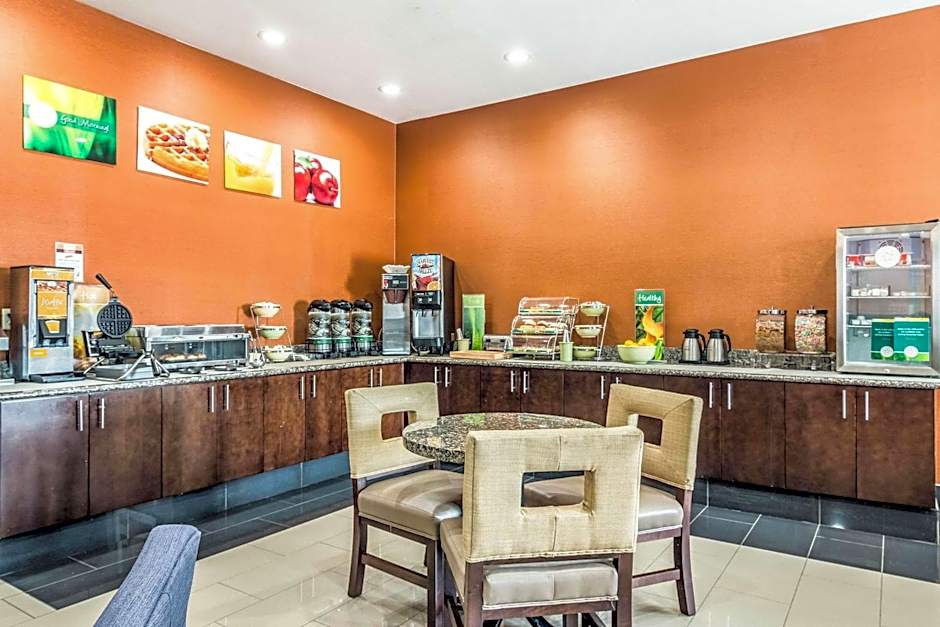 Quality Inn & Suites Salem near I-57