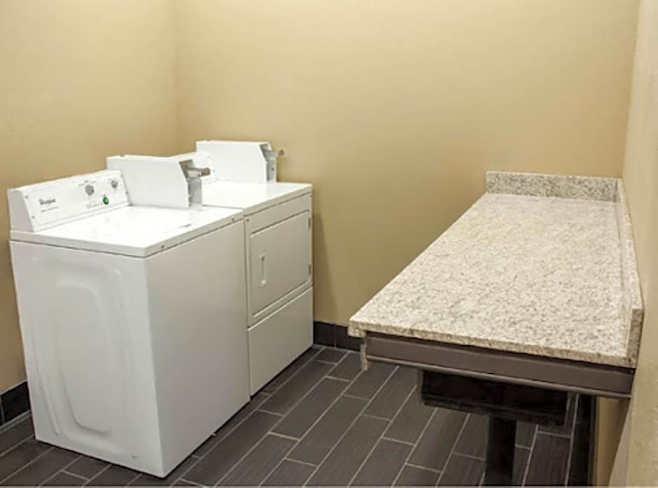 Holiday Inn Express & Suites Chicago - Matteson By IHG