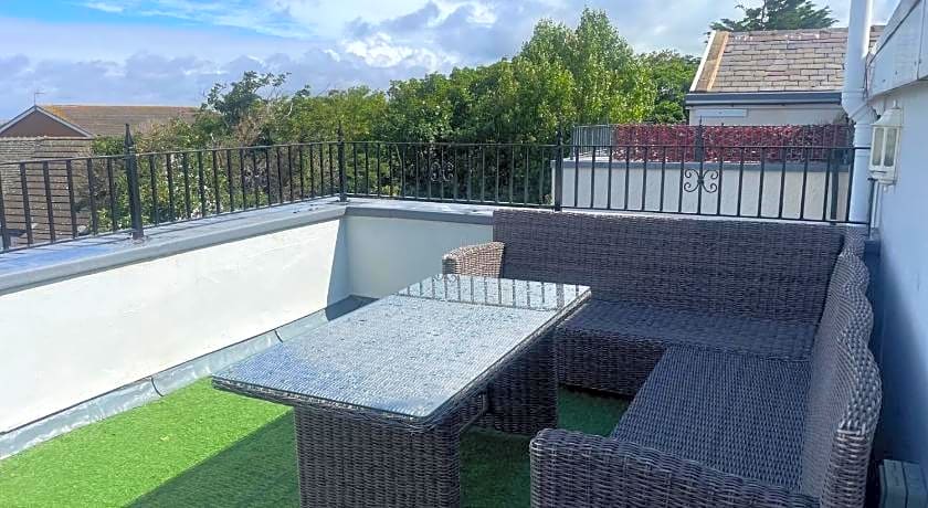 Beach House - Penthouse 3 Bed Apartment