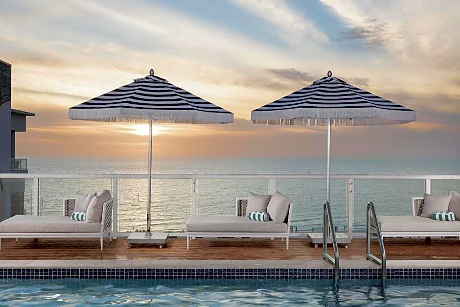 The Hiatus Clearwater Beach, Curio Collection by Hilton