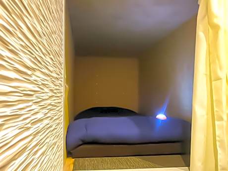 2 Bunk Beds in Mixed Dormitory Room