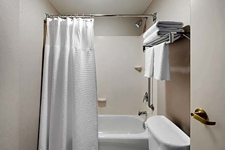 Suite, 2 Double Beds (Mobility/Hearing Accessible, Tub)