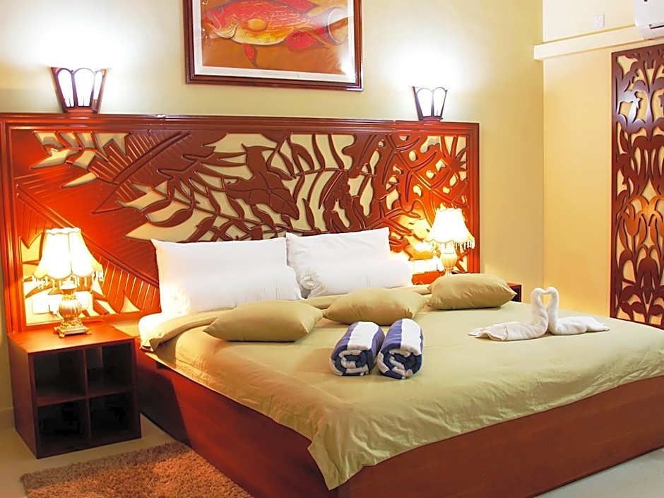 Pirogue Lodge