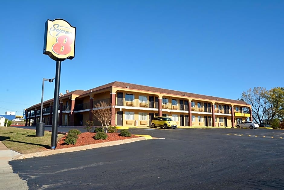 Super 8 by Wyndham Midwest City OK