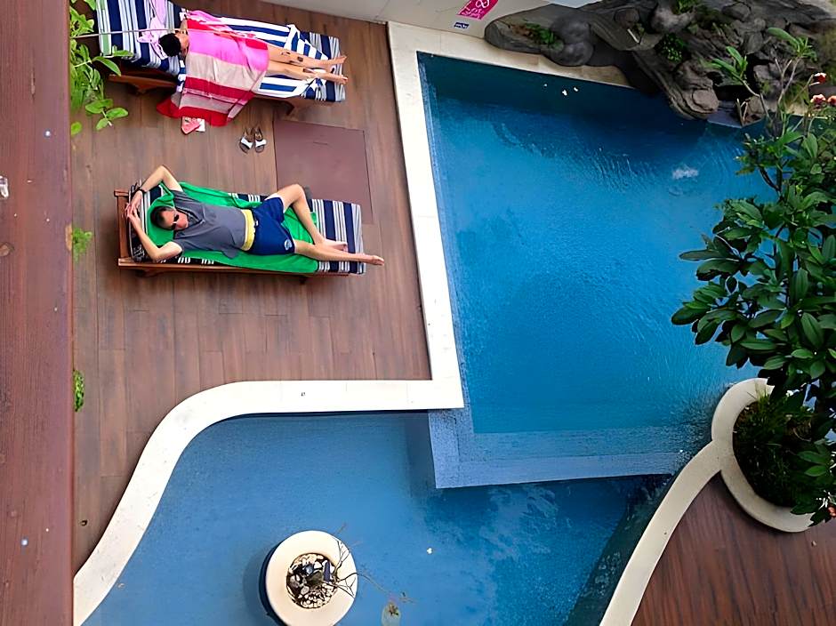 Rhadana Hotel