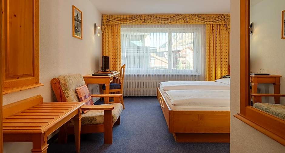 Photo 1 of 9 of Double Room