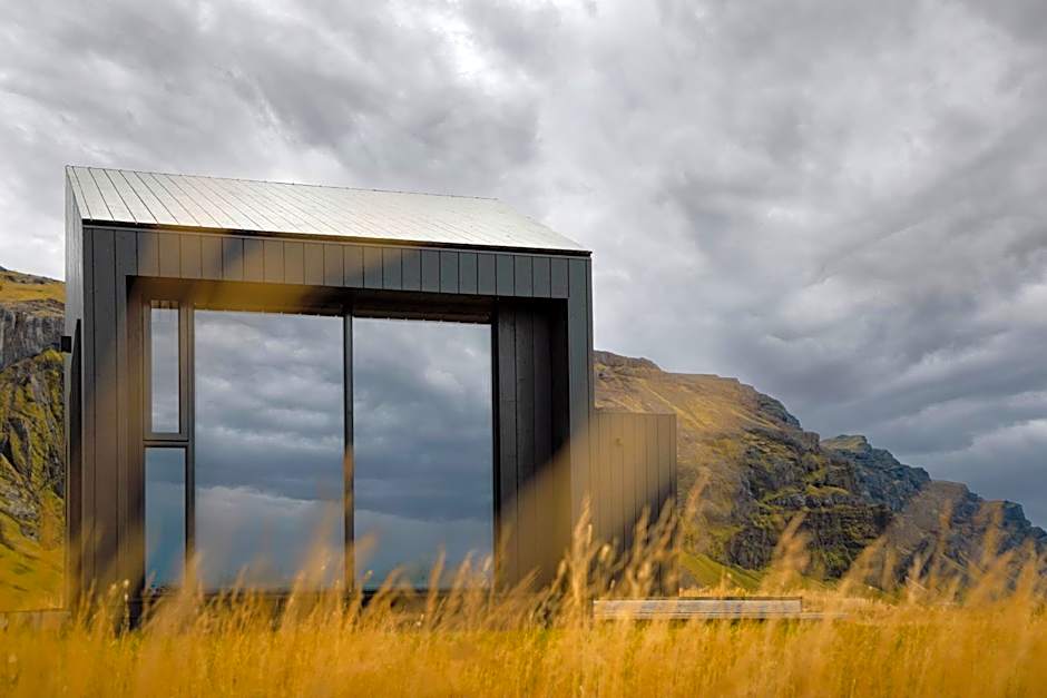 Seljalandsfoss Horizons