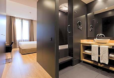Deluxe Double Room with Spa Bath