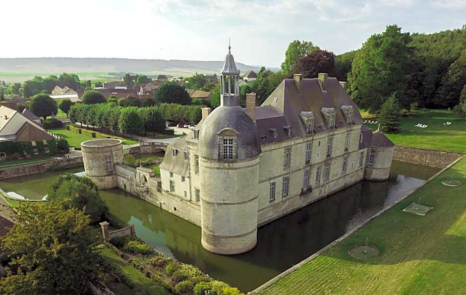Le Chateau D'Etoges - Les Collectionneurs
