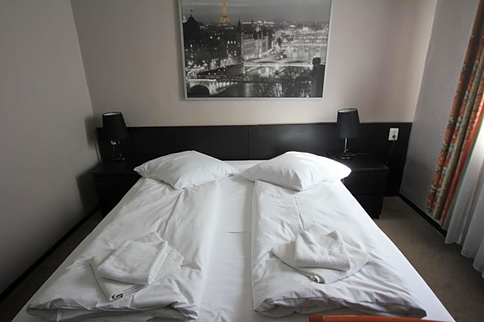 Carlton Hotel