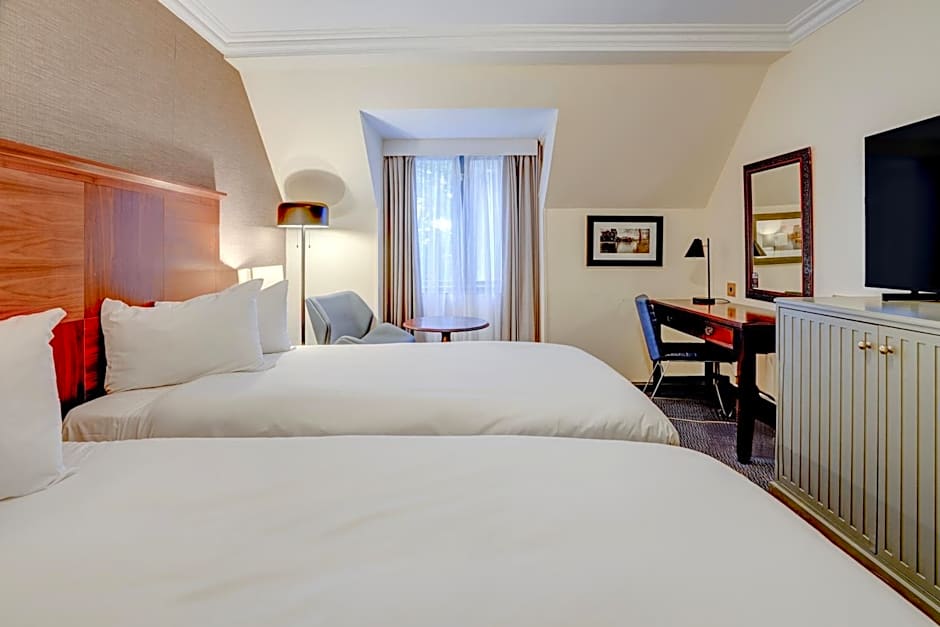 Sunday London Staines-upon-Thames Heathrow T5