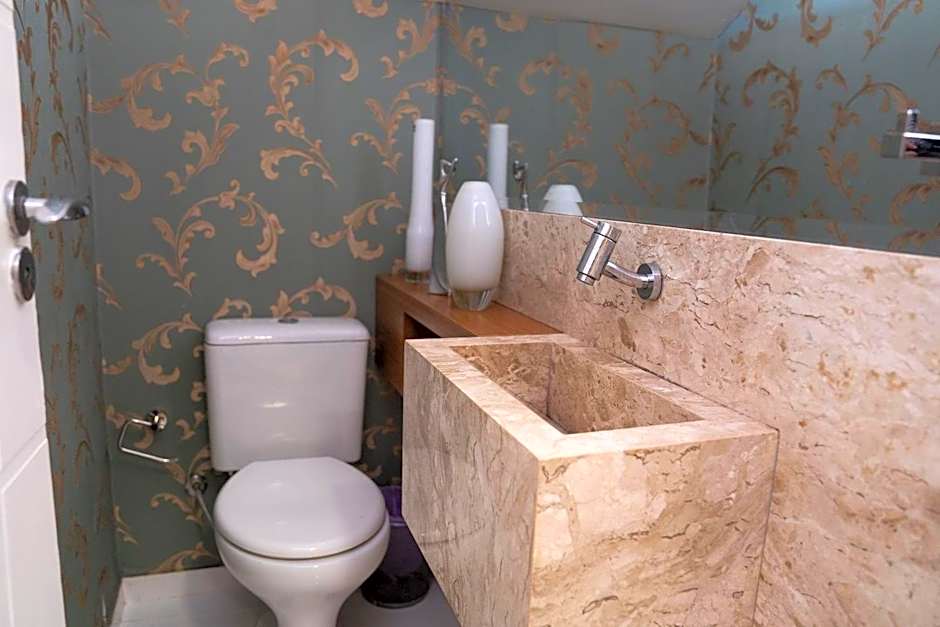 Sobrado com 1 suite 2 quarto ar 1km Shopping JL