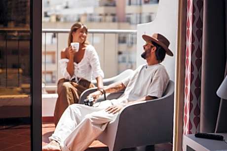 Superior Twin Room with City View