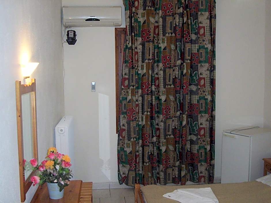 Foto 1 di 7 di Triple Room