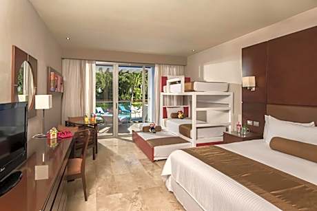 Family Club Room (2 Adults + 3 Children)