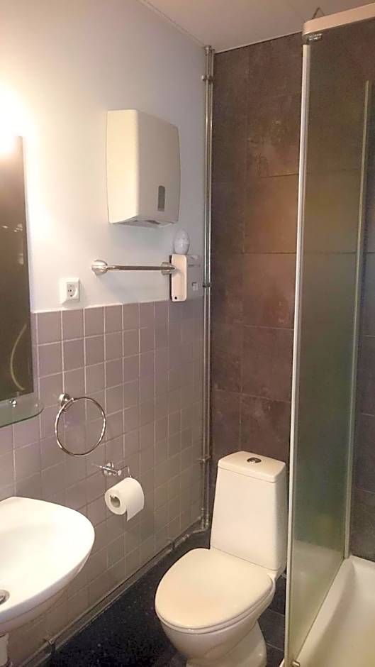 101 Guesthouse Hotel