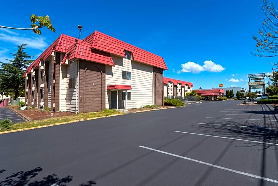 Tacoma Port Inn Fife I-5