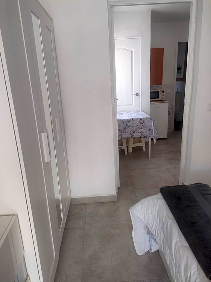 Alba 2 apartamento y Alba 3 habitación con baño