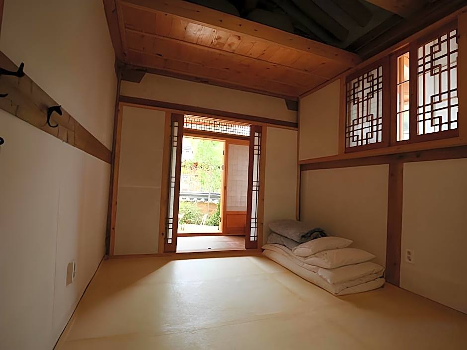 Gaeunchae Hanok Guesthouse Jeonju 2 (Korea Quality)