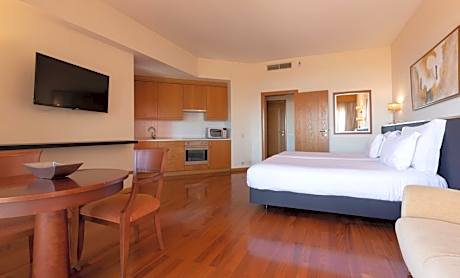 Studio with Sea and Pool View