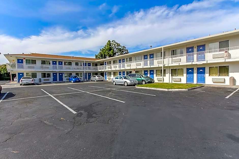 Super 8 by Wyndham Santa Clara