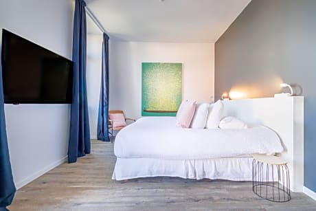 Junior Suite with Balcony, Sanctuary View and Free Spa access