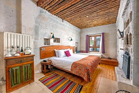 Deluxe Room with Hot Tub